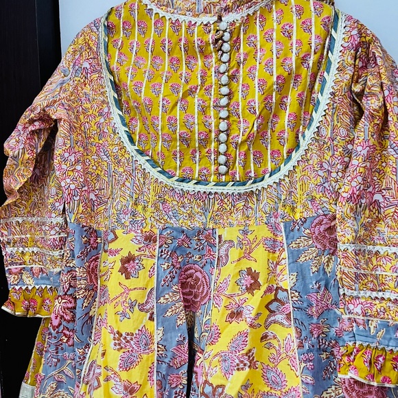 Rajasthani print 3 piece set with Gota Patti work ! - Picture 8 of 15